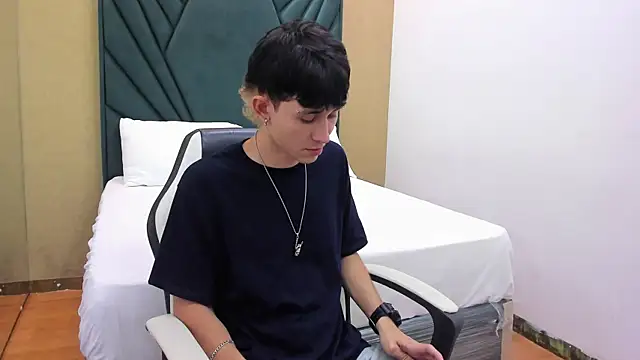 Snapshot of Michael_blue chatting on 10/25/25, 08:53 Michael blue online show from 10/25/25, 08:53