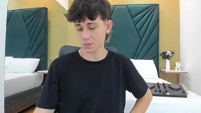 Michael blue online show from 04/07/26, 08:32