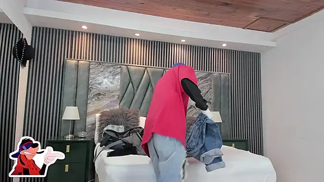 Snapshot of Michael_blue chatting on 10/31/25, 09:32 Michael blue online show from 10/31/25, 09:32