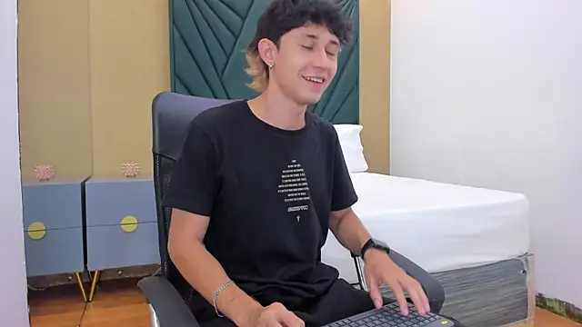 Michael blue online show from 12/22/25, 12:16