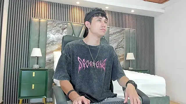 Michael blue online show from 09/28/25, 01:18