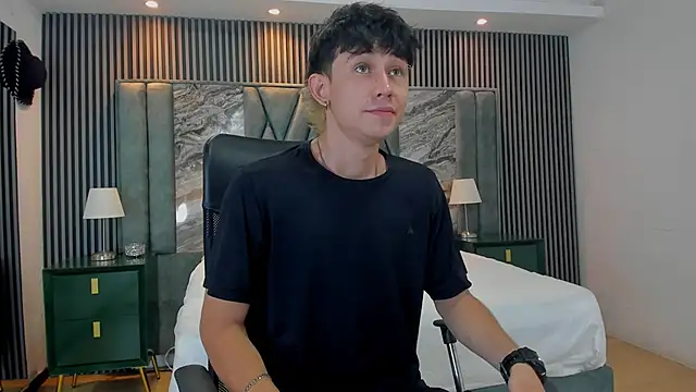 Snapshot of Michael_blue chatting on 10/24/25, 02:38 Michael blue online show from 10/24/25, 02:38