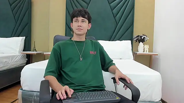 Michael blue online show from 03/18/26, 07:37