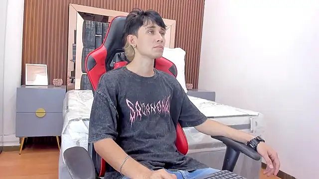 Snapshot of Michael_blue chatting on 11/01/25, 09:08 Michael blue online show from 11/01/25, 09:08