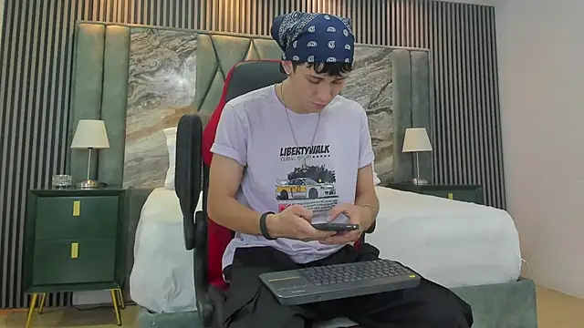 Michael blue online show from 09/13/25, 09:26