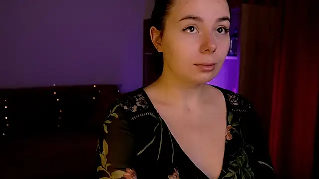 Snapshot of Di_na_Bell chatting on 12/15/25, 06:30 Di na Bell online show from 12/15/25, 06:30