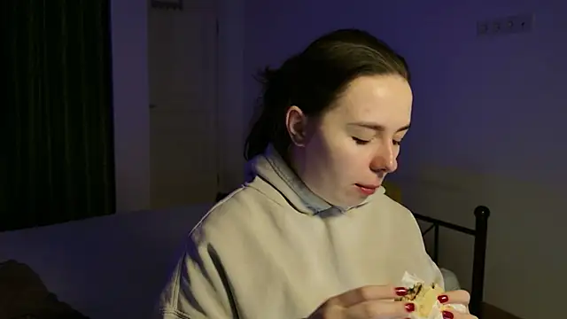 Snapshot of Di_na_Bell chatting on 12/01/25, 06:47 Di na Bell online show from 12/01/25, 06:47