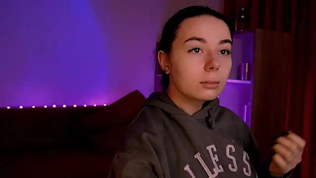 Snapshot of Di_na_Bell chatting on 10/02/25, 05:33 Di na Bell online show from 10/02/25, 05:33