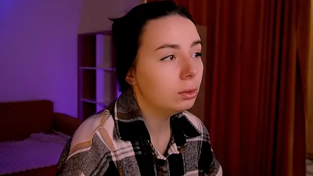 Snapshot of Di_na_Bell chatting on 10/20/25, 05:42 Di na Bell online show from 10/20/25, 05:42