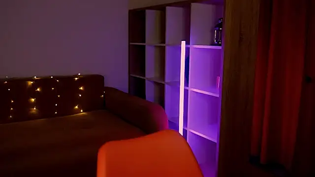 Snapshot of Di_na_Bell chatting on 12/17/25, 06:40 Di na Bell online show from 12/17/25, 06:40