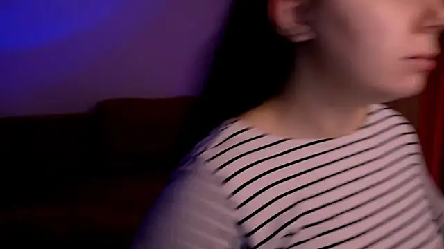 Snapshot of Di_na_Bell chatting on 11/28/25, 06:46 Di na Bell online show from 11/28/25, 06:46