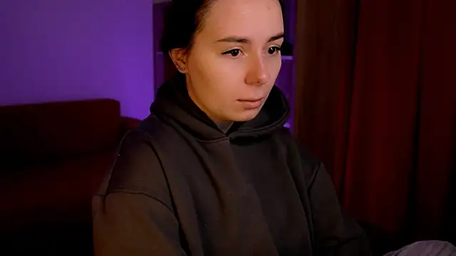 Snapshot of Di_na_Bell chatting on 11/14/25, 06:39 Di na Bell online show from 11/14/25, 06:39