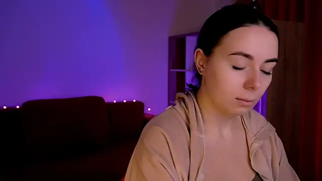 Snapshot of Di_na_Bell chatting on 09/30/25, 05:46 Di na Bell online show from 09/30/25, 05:46