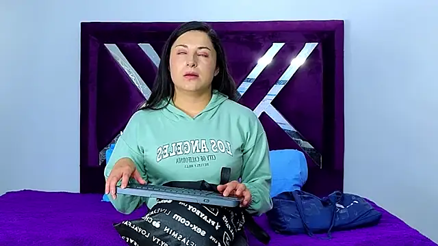 cuteeimy online show from 10/28/25, 07:13