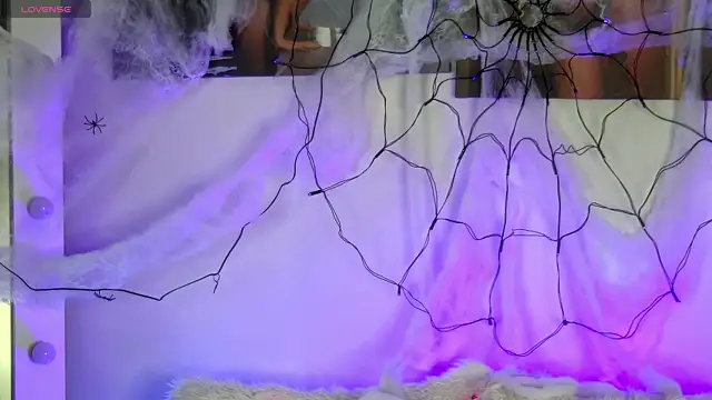 AlysonHuxley  online show from 10/31/25, 04:58