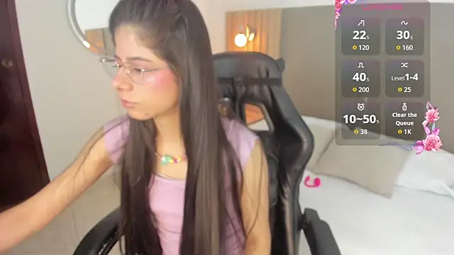 Snapshot of carlina_15 chatting on 06/13/26, 12:25 carlina 15 online show from 06/13/26, 12:25