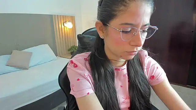 carlina 15 online show from 11/28/25, 12:16