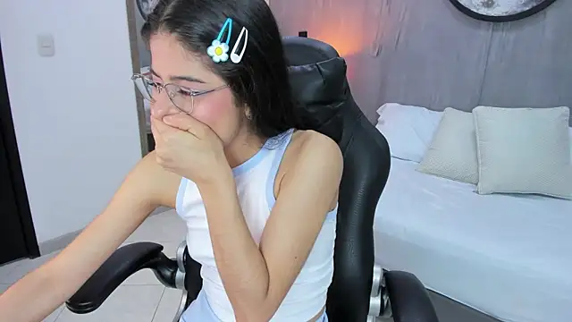 carlina 15 online show from 04/16/26, 07:25