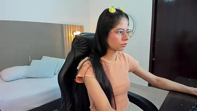 carlina 15 online show from 09/20/25, 12:21