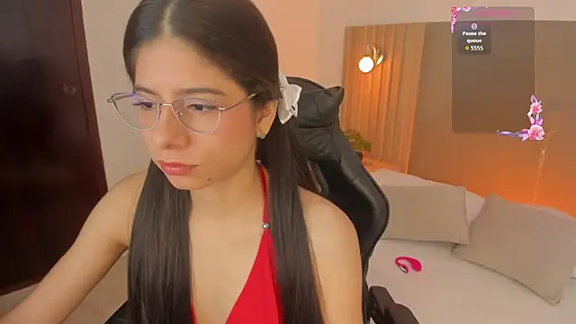 Snapshot of carlina_15 chatting on 07/04/26, 12:43 carlina 15 online show from 07/04/26, 12:43