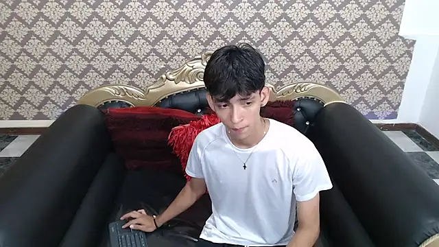 Snapshot of Sebas_cat chatting on 09/13/25, 07:58 Sebas cat online show from 09/13/25, 07:58