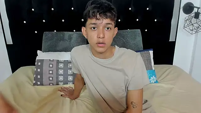 Snapshot of Sebas_cat chatting on 11/29/25, 09:15 Sebas cat online show from 11/29/25, 09:15