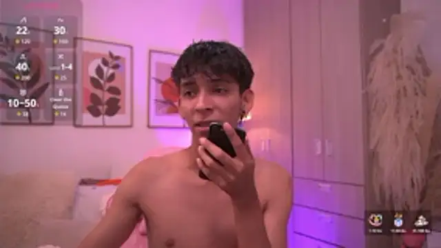 Snapshot of Sebas_cat chatting on 12/18/25, 01:44 Sebas cat online show from 12/18/25, 01:44