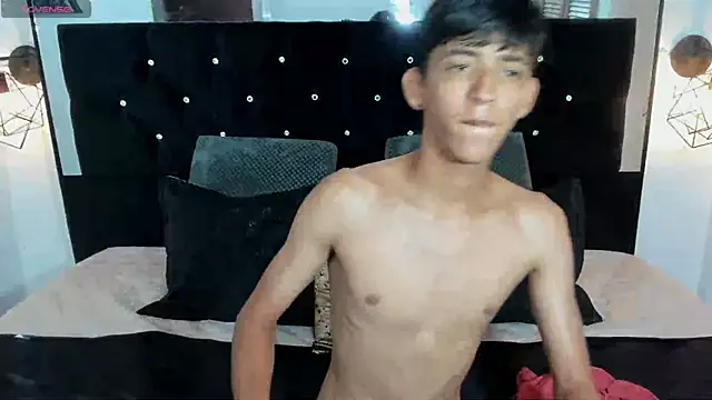 Snapshot of Sebas_cat chatting on 10/26/25, 12:11 Sebas cat online show from 10/26/25, 12:11