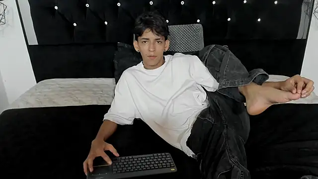 Sebas cat online show from 02/02/26, 03:38