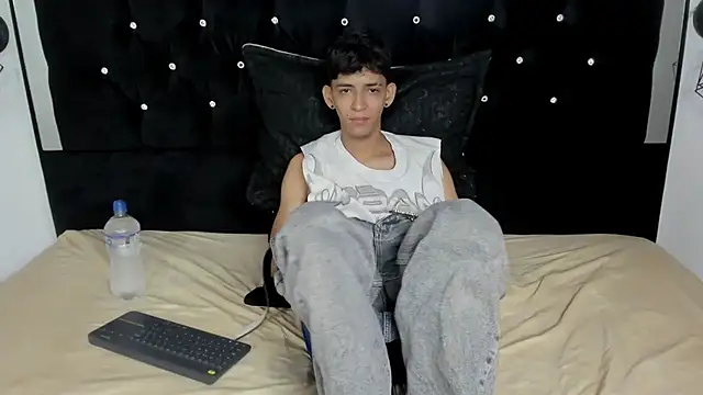 Sebas cat online show from 03/04/26, 01:35