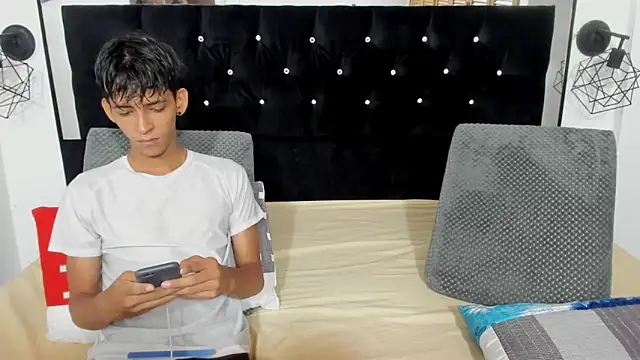 Snapshot of Sebas_cat chatting on 11/26/25, 06:52 Sebas cat online show from 11/26/25, 06:52