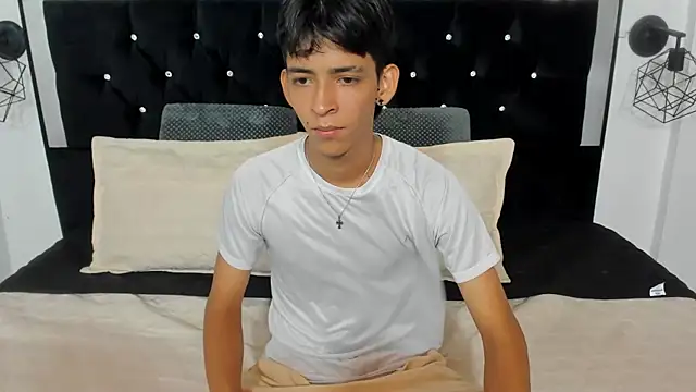 Snapshot of Sebas_cat chatting on 10/15/25, 09:56 Sebas cat online show from 10/15/25, 09:56