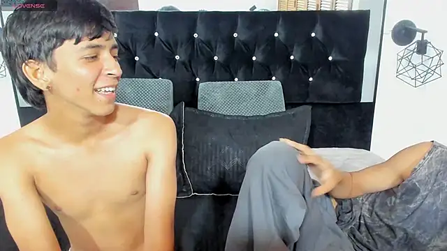 Snapshot of Sebas_cat chatting on 10/24/25, 05:12 Sebas cat online show from 10/24/25, 05:12