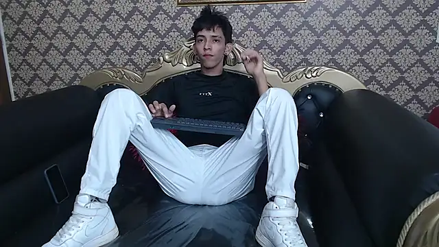 Snapshot of Sebas_cat chatting on 09/30/25, 08:59 Sebas cat online show from 09/30/25, 08:59