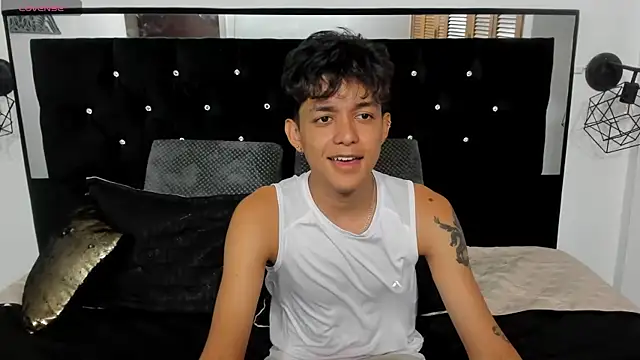 Snapshot of Sebas_cat chatting on 10/28/25, 02:56 Sebas cat online show from 10/28/25, 02:56