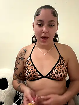 Snapshot of babykalirose chatting on 10/18/25, 03:19 babykalirose online show from 10/18/25, 03:19