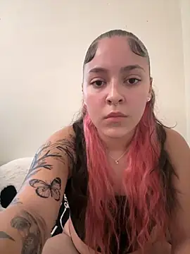 Snapshot of babykalirose chatting on 10/16/25, 10:07 babykalirose online show from 10/16/25, 10:07