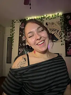 Snapshot of babykalirose chatting on 06/05/26, 01:54 babykalirose online show from 06/05/26, 01:54