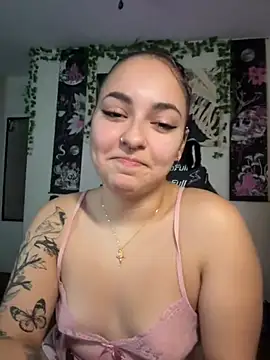 Snapshot of babykalirose chatting on 06/03/26, 12:00 babykalirose online show from 06/03/26, 12:00