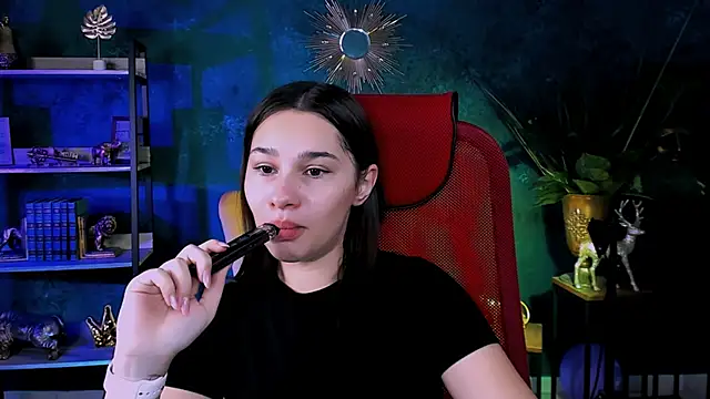 KimClarks  online show from 11/18/25, 08:39