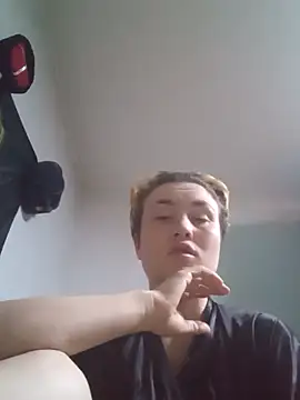 MoonIrene online show from 10/30/25, 03:53