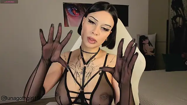 IamLuna2006 online show from 12/02/25, 04:58