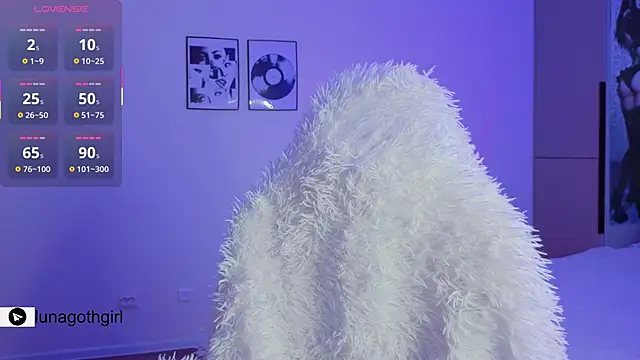 IamLuna2006 online show from 04/15/26, 05:02