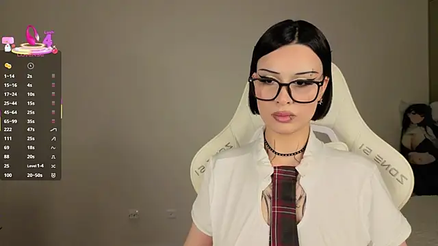 IamLuna2006 online show from 12/17/25, 04:39