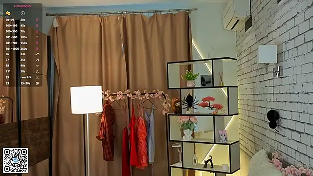 PetraHambelton online show from 10/31/25, 05:15