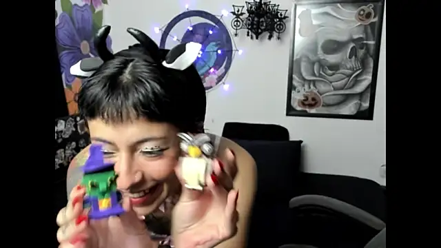 Snapshot of Luna0ciaran chatting on 10/31/25, 07:16 Luna0ciaran online show from 10/31/25, 07:16