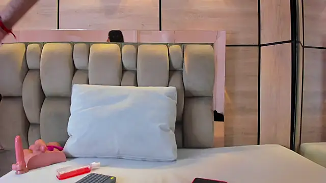 karol lewiss online show from 11/26/25, 11:43