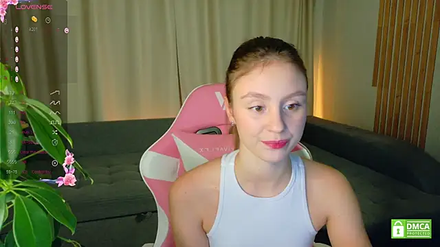 Snapshot of sweet_loopy chatting on 10/21/25, 04:17 sweet loopy online show from 10/21/25, 04:17