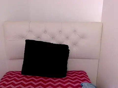 Snapshot of x_isabella_x chatting on 08/04/26, 08:35 x isabella x online show from 08/04/26, 08:35