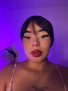 lucialauper  online show from 10/18/25, 02:24